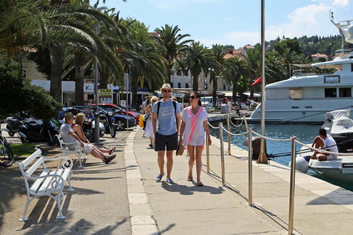 Набережная приморского городка Цавтат в июне 2016 г.