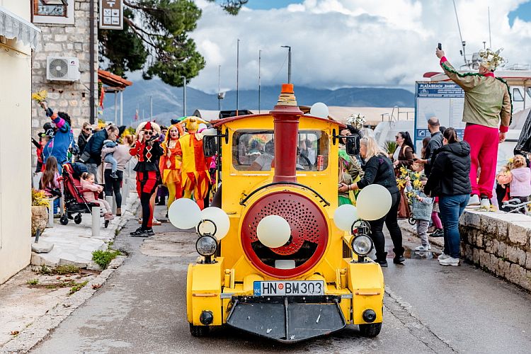 «Абрум» 57-го Праздника мимозы 