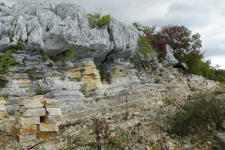 Каменное село Жлиеби в Бока-Которской бухте