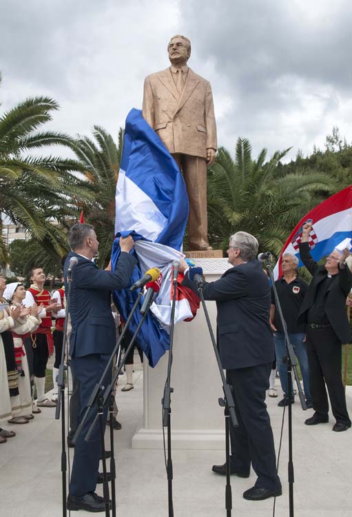 Открытие памятника Франьо Туджману в хорватском городке Плоче