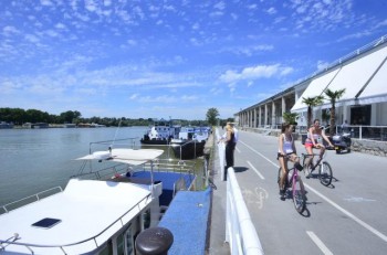 Пристань на реке Сава в Белграде