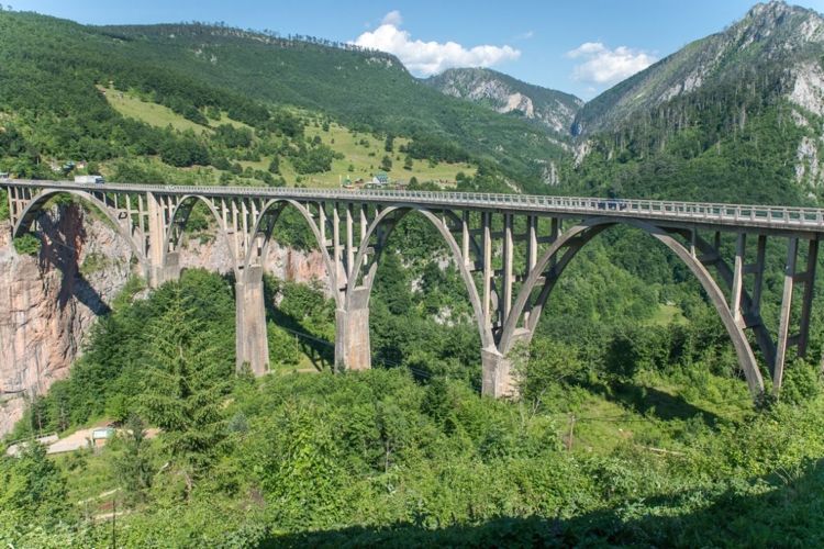 Мост Джурджевича - архитектурная и туристическая достопримечательность
