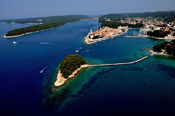 Остров Раб в Хорватии. Фото: Facebook, European Coastal Airlines