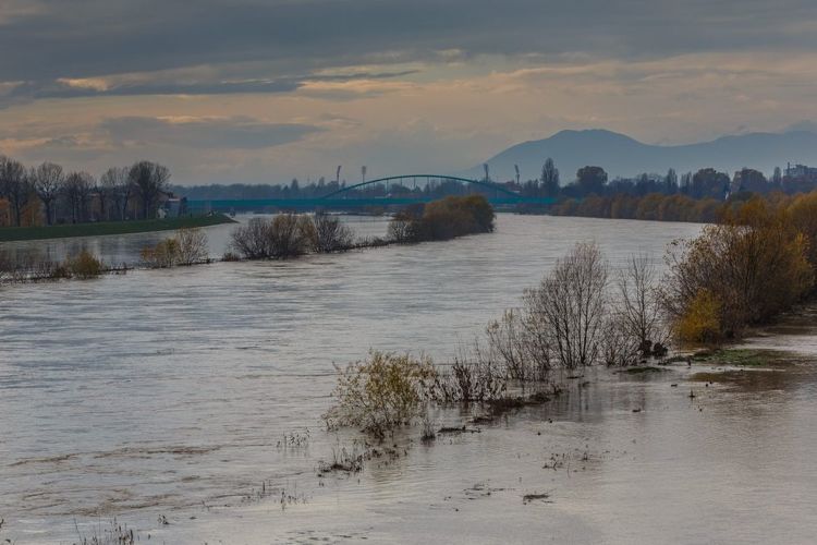 Река Сава в Загребе в ноябре 2016 года