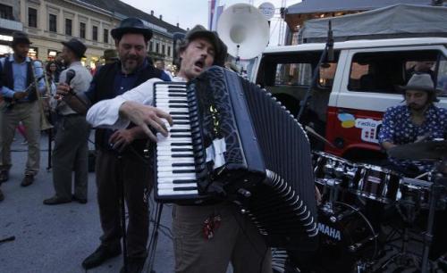 Фестиваль уличных музыкантов в Нови-Саде