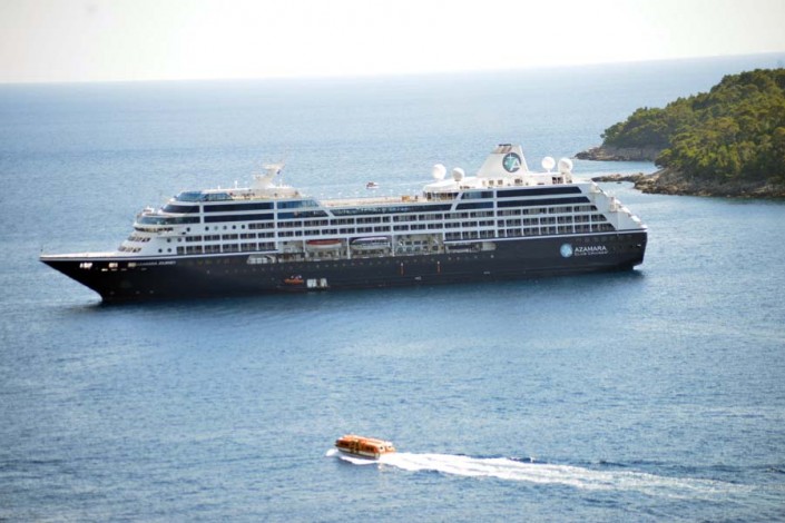 Лайнер Azamara Journey и его пассажиры в Дубровнике