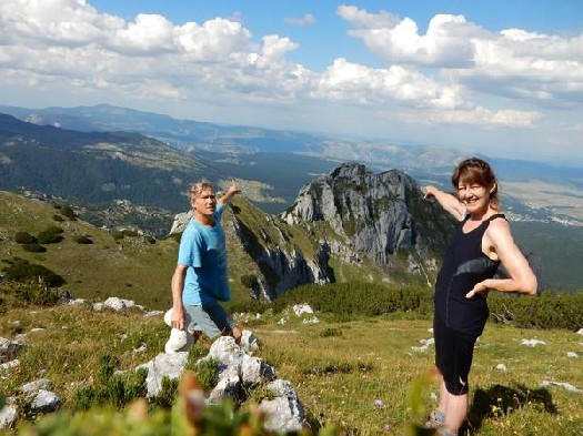 Питер Дункан со супругой в Черногории. Фото: Cdm.me