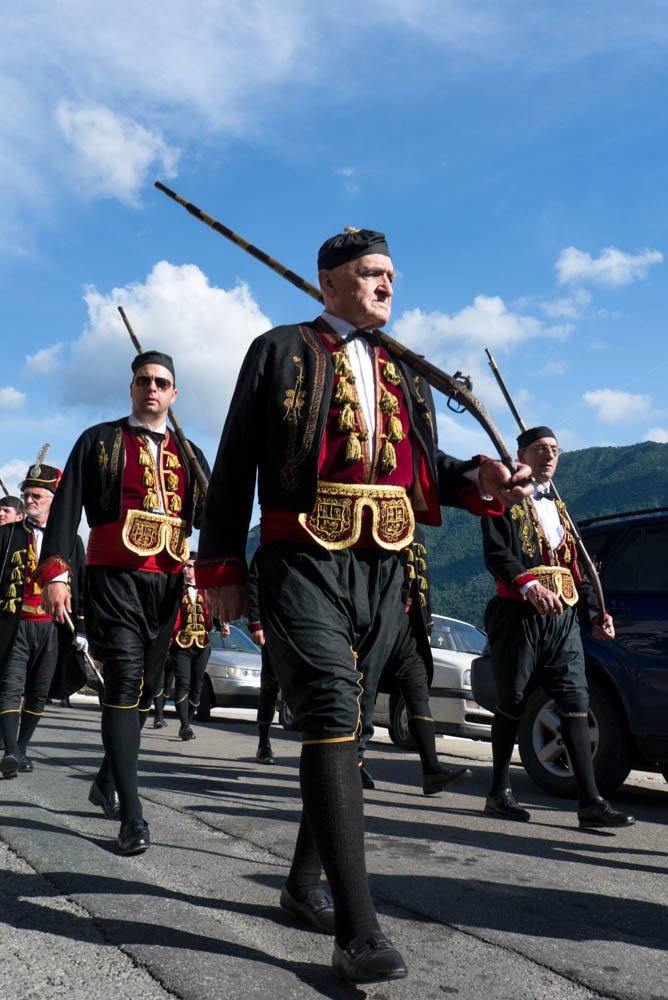 Праздник "Стрельба в петуха" в черногорском Перасте