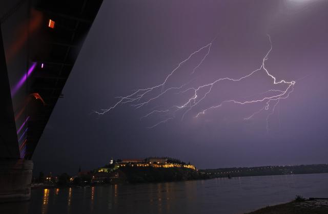 Молнии в Нови-Саде