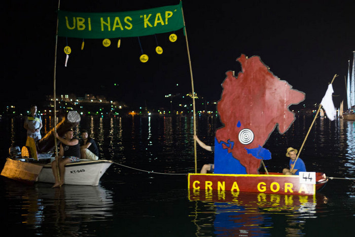 Лодка Ubinas KAP. Бокельская ночь в Которе.
