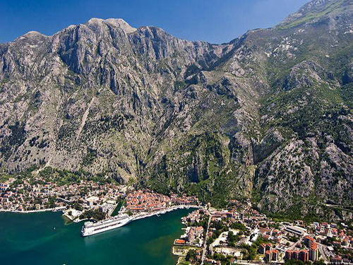 Живописный вид на черногорский город Котор. Фото: Skalaradio.com